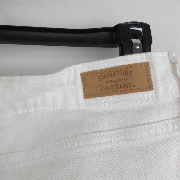 Levi's Women's Blue Jean Style Mini Skirt Size 14--W32 Color White NWOT - Picture 5 of 8